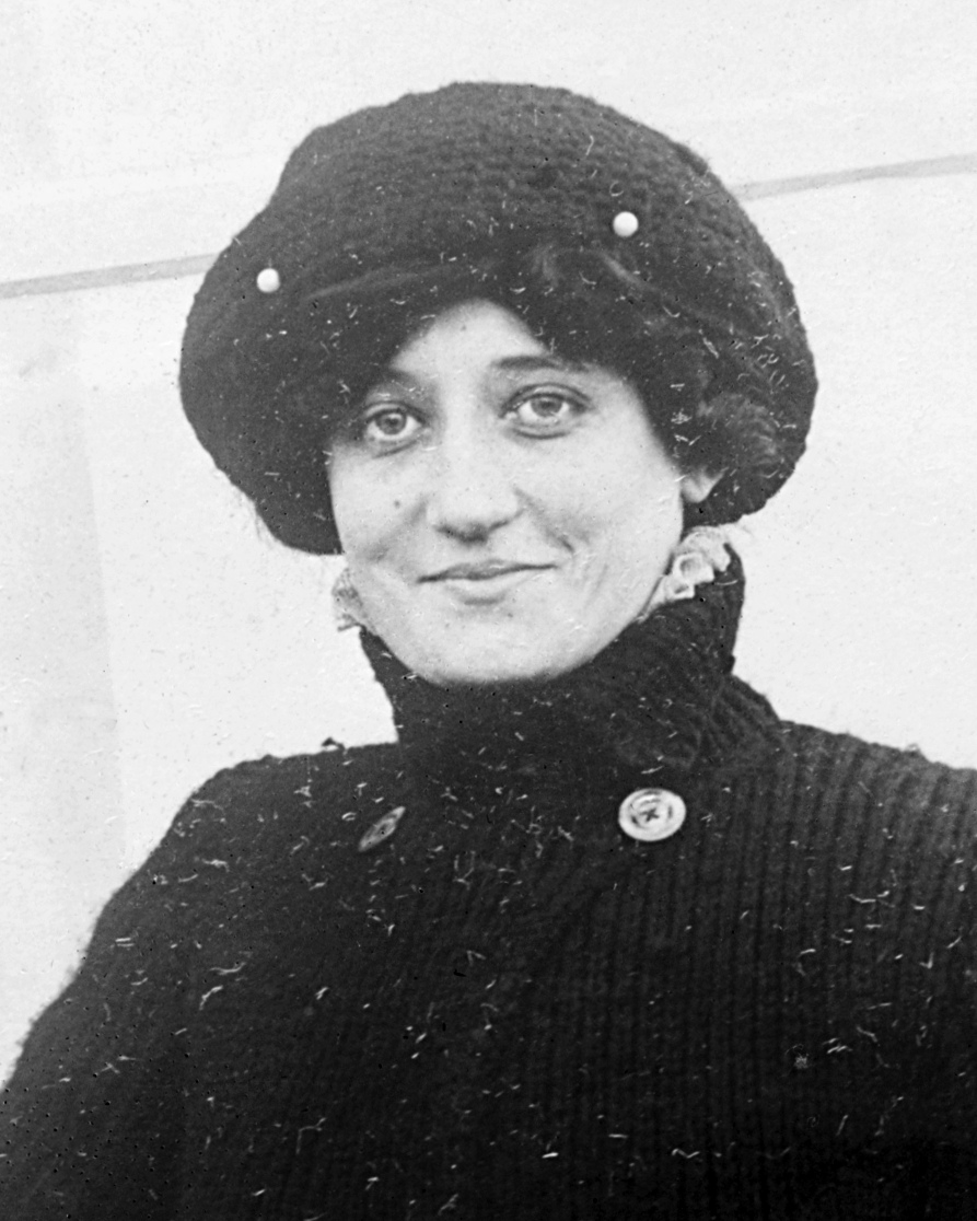 History Hour: the 1st Female Pilot Takes to the Skies