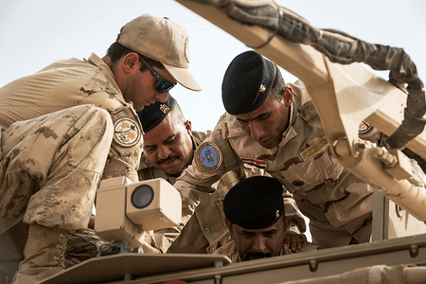Commander of the Canadian Army Visits Soldiers in Iraq
