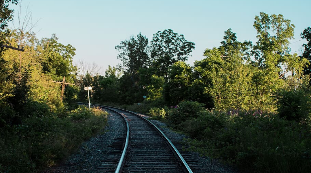 Government Divesting Crude-by-rail Program